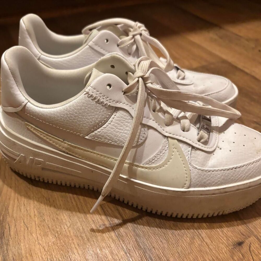 Nike Women's White Trainers